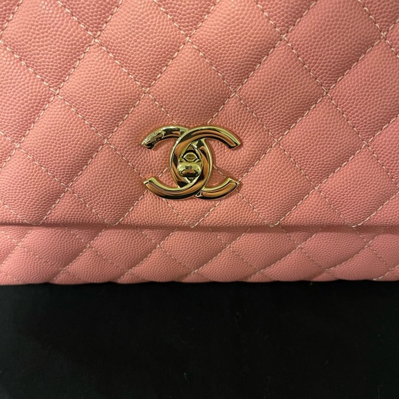 ❌ SOLD ❌✨Gorgoeus Chanel 20A CoCo Handle✨ - Picture 13 of 14